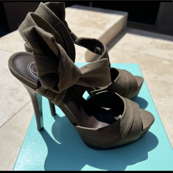 Jessica Simpson Army green heels Sz 7 - Picture 1 of 7